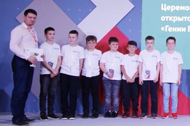    Команда на церемонии награждения краевого конкурса «Гении Прикамья-2023» на Днях Пермского бизнеса Фото: Пермская торгово-промышленная палата