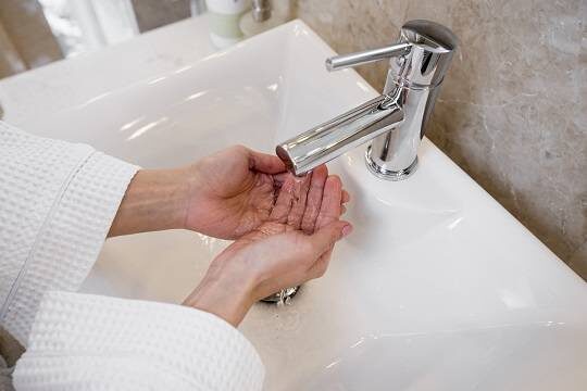    В Ставропольском крае после жалоб на отсутствие воды чиновник оскорбил местного жителя и предложил ему уехать на СВО