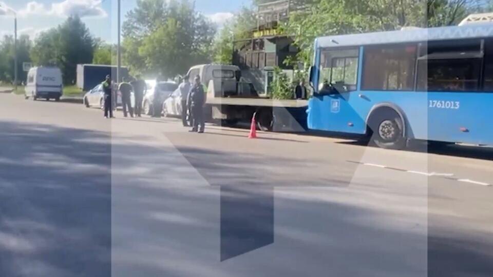     Автобус насмерть зажал своего водителя в Москве Скриншот видео