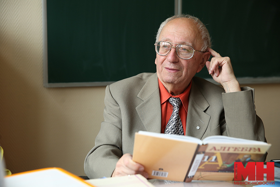Легендарный учитель Беларуси Александр Фельдман советует: «Несмотря ни на что, решайте задачи».