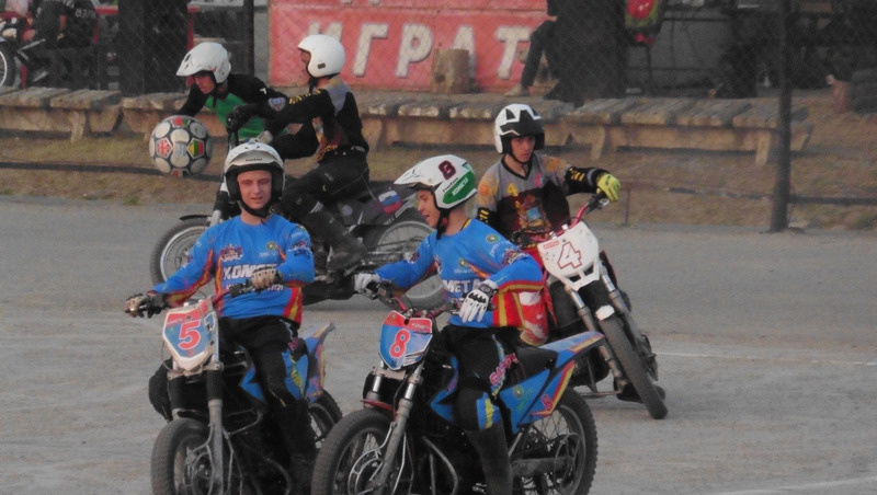    Мотоболисты ипатовского «Колоса» на своём мотодроме остановили кущёвскую «Комету» Фото: МК «Колос»
