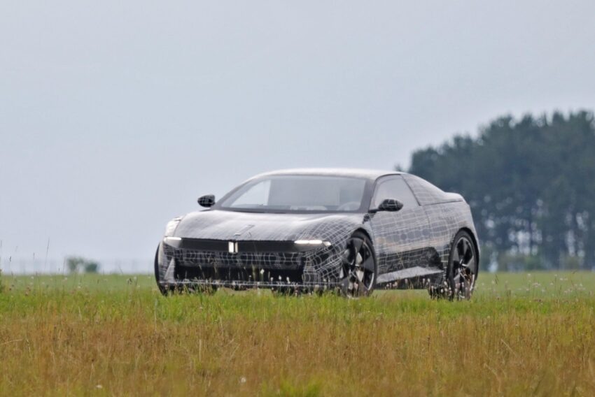  Компания BMW была замечена на тестировании нового прототипа купе с ярко выраженной атмосферой Neue Klasse и революционными технологиями.