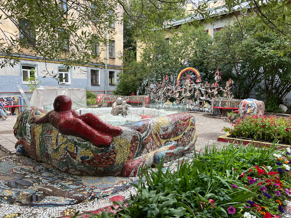 «Мозаичный дворик», Санкт-Петербург. Фото автора. Листайте галерею, чтобы увидеть больше