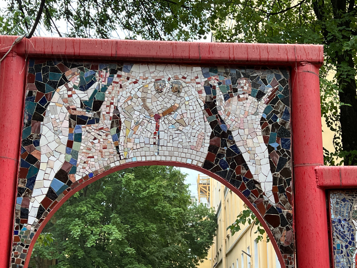 «Мозаичный дворик», Санкт-Петербург. Фото автора. Листайте галерею, чтобы увидеть больше
