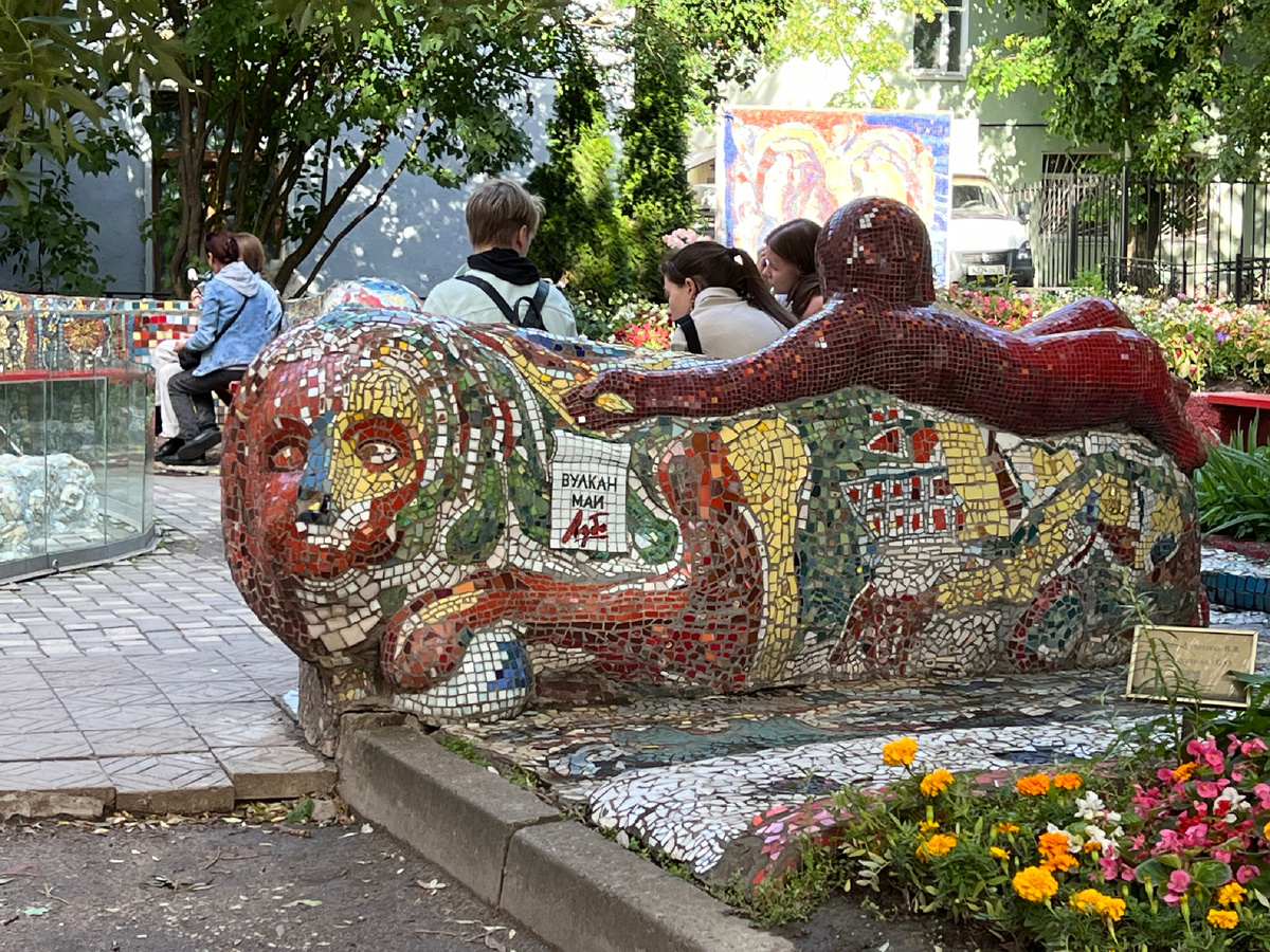«Мозаичный дворик», Санкт-Петербург. Фото автора. Листайте галерею, чтобы увидеть больше