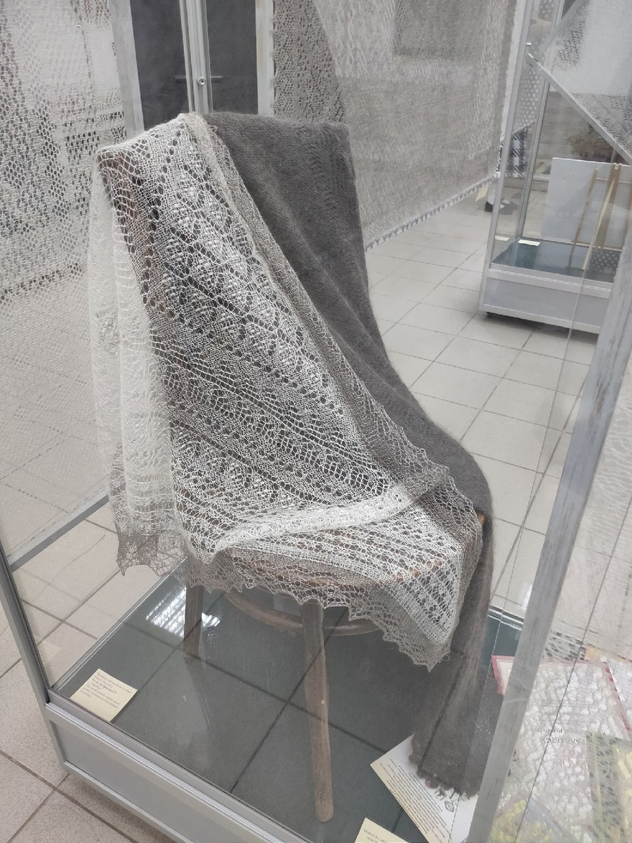 В Галерее Оренбургский пуховый платок 