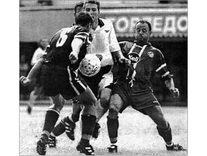 «Торпедо-Лужники» - «Рид» (Австрия) – 2:0. В белом торпедовец Андрей Гашкин.