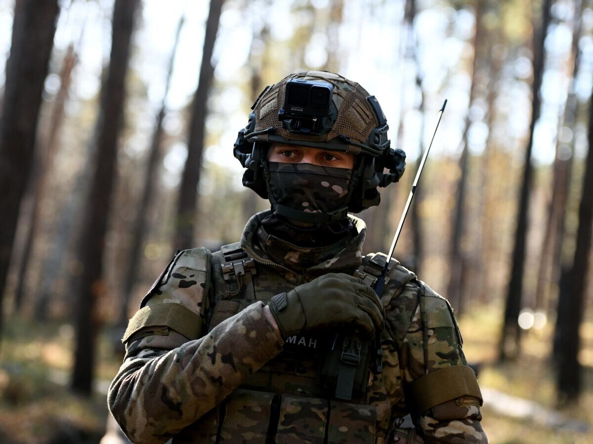    Разведчик отдельного разведывательного батальона танковой дивизии ЦВО в зоне СВО© РИА Новости / Станислав Красильников