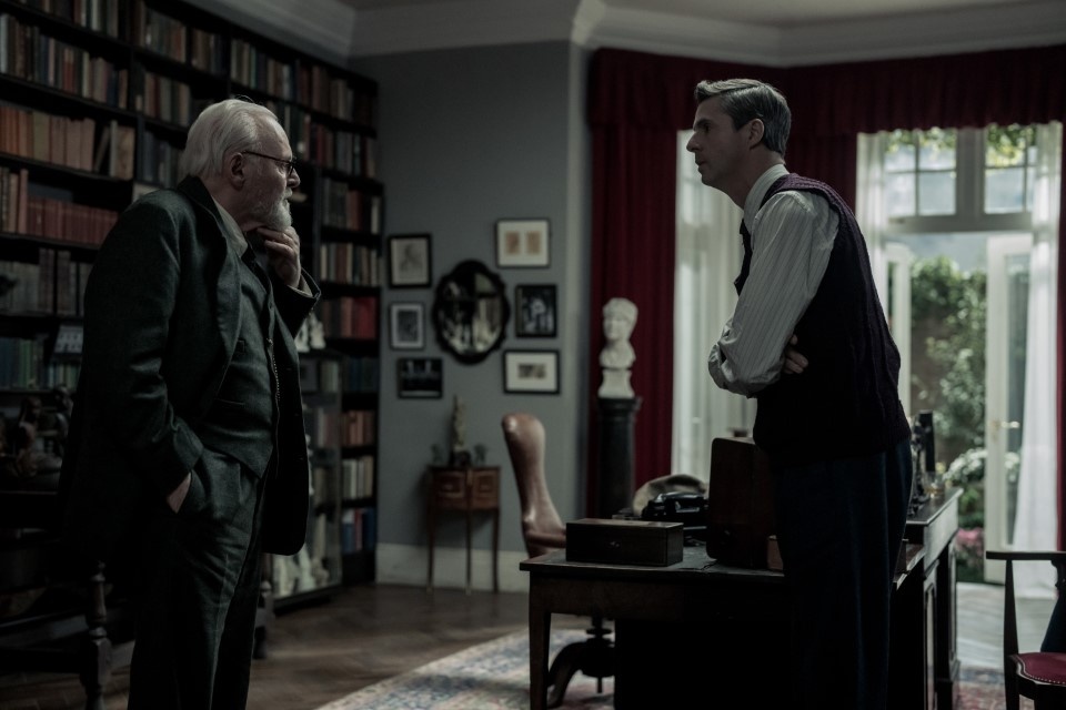 Большая часть действия - в доме Фрейда. 