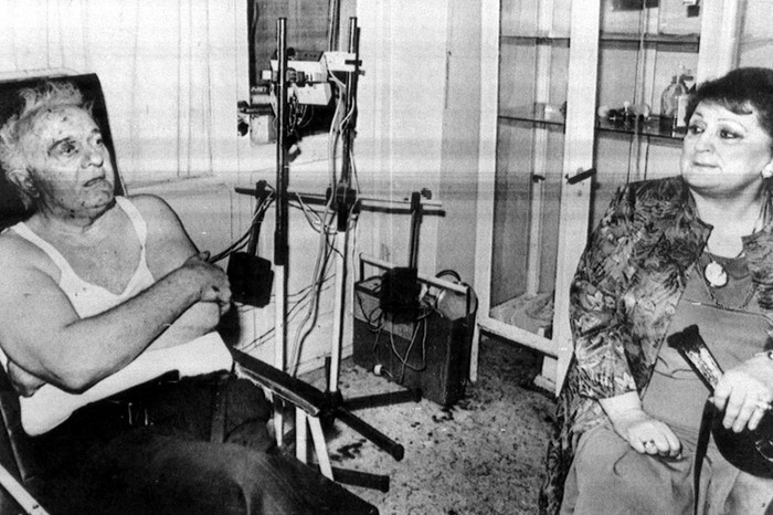 После нападения. Шеварнадзе с женой Нанули. 1995 год Фото из открытых источников.