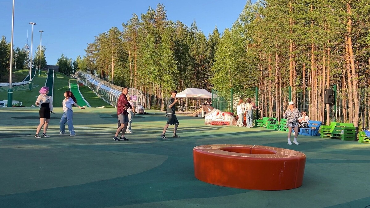 В Ноябрьск-парке открыли сезон танцев | Время Новостей | Дзен