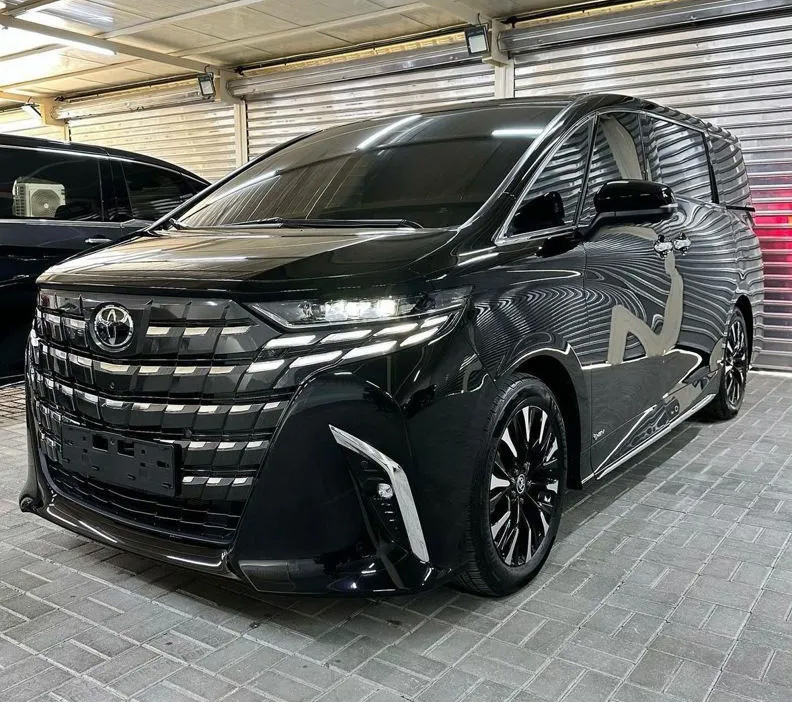 Новый Toyota Alphard 2024 Executive Long за 14,8 млн рублей. Фото: Avito  📷
