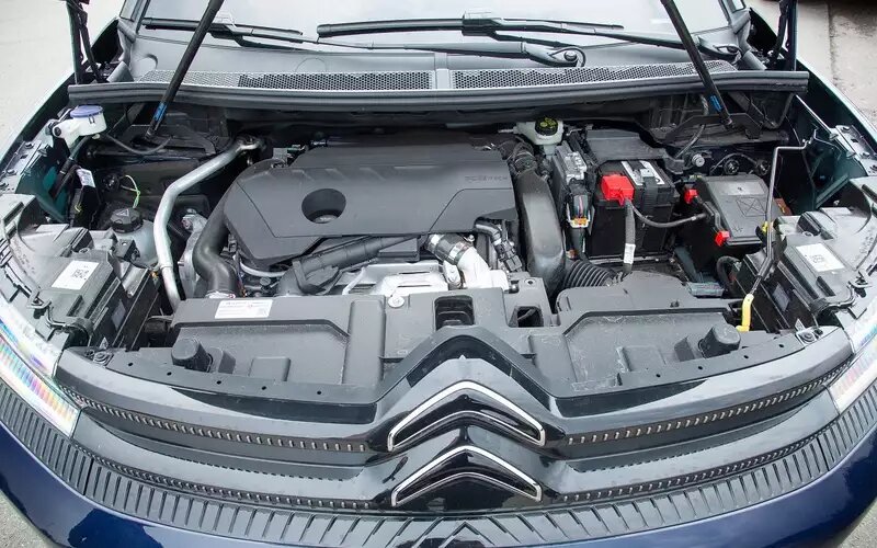    Турбомотор 5G06 объемом 1,6 литра выдает 175 л.с. Двигатель очень экономичный: расход в смешанном режиме – около 8 л на 100 км.