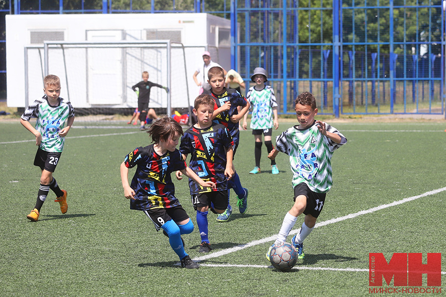 В Октябрьском районе для детей и подростков работают бесплатные спортивные секции. Чему там учат, выяснил корреспондент агентства «Минск-Новости».