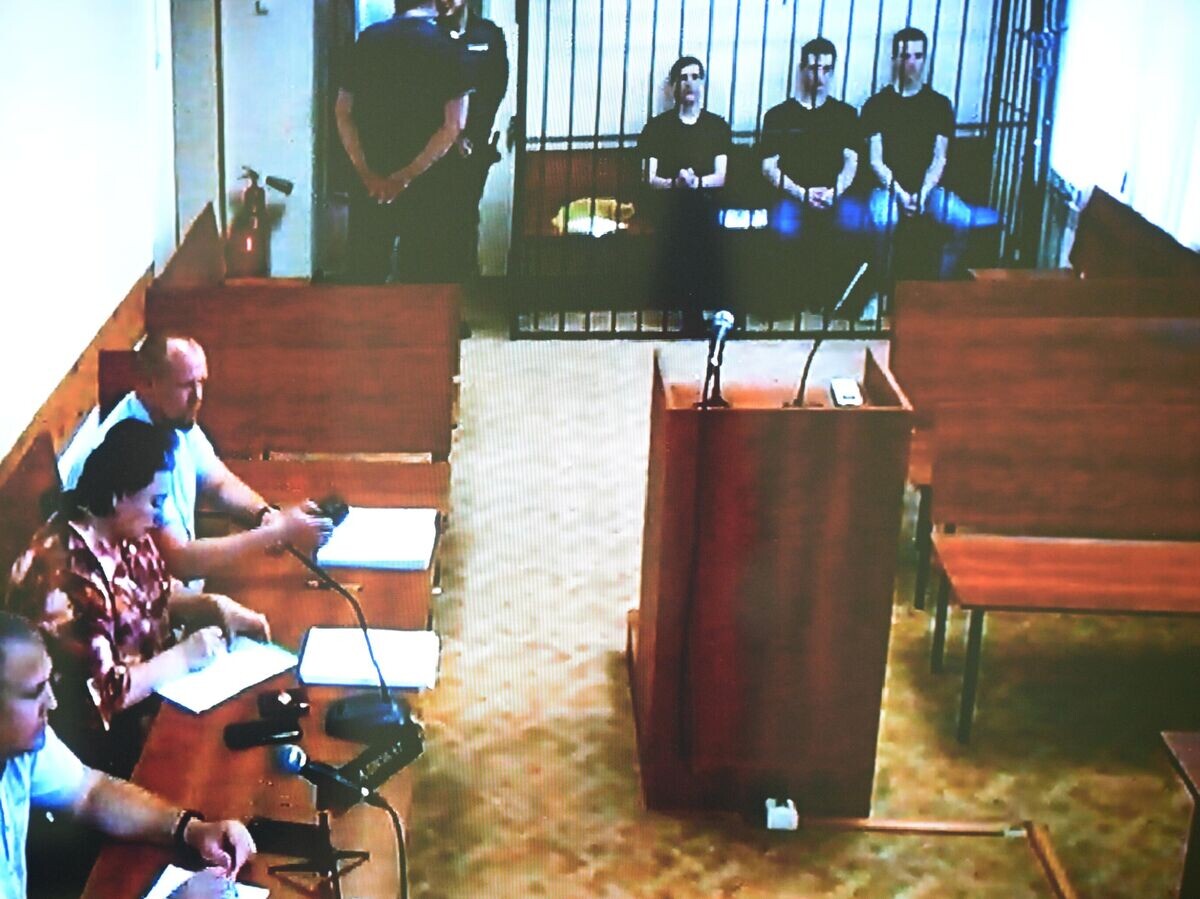    Трансляция заседания второго Западного окружного военного суда по делу сыновей священника из Липецка Игоря Ащеулова Алексея, Иоанна и Тимофея© РИА Новости / Владимир Астапкович