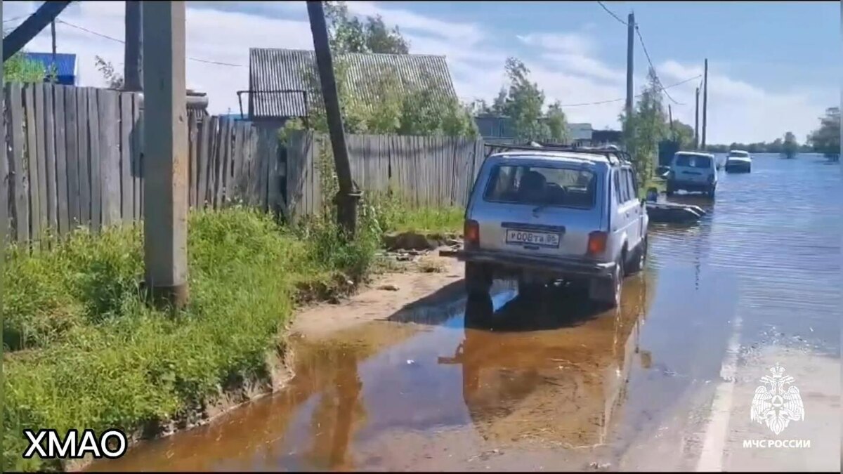    В Югре остаются затопленными более 3800 домов, участков и дорог