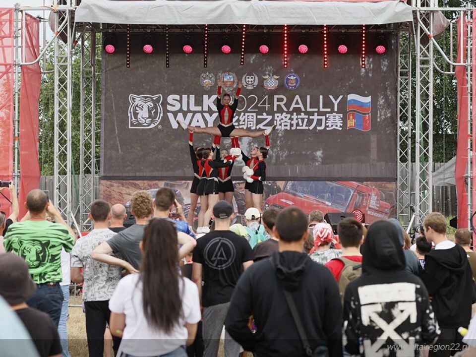    Открытие этапа международного ралли "Шелковый путь" в Алтайском крае. Источник: Антон Федотов