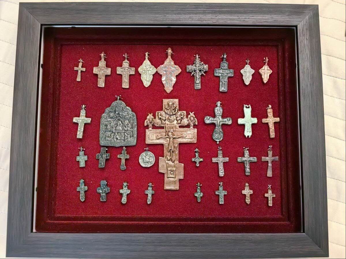 Панно нательных крестиков