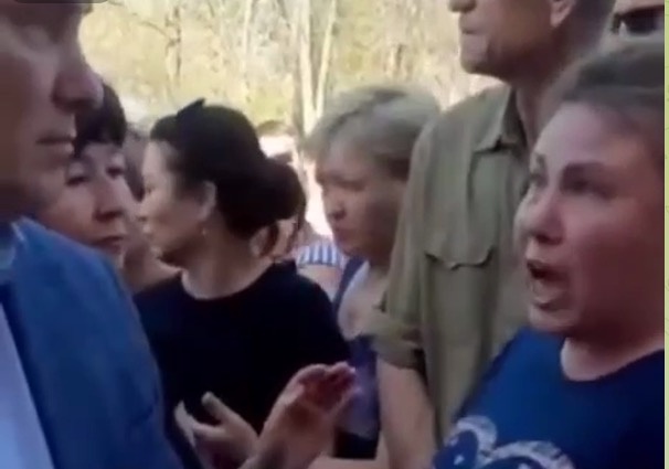 "Ты сидишь в чистых штанах и твой сын в Дубае"