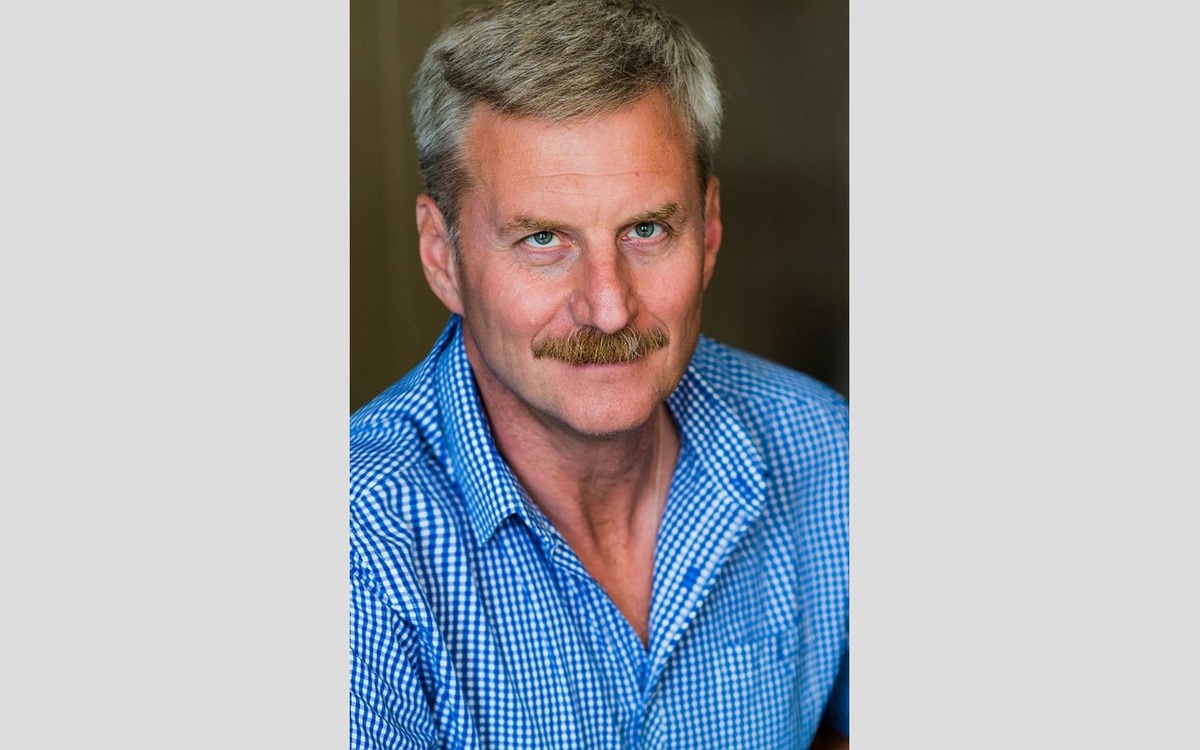    За заслуги в развитии сельского хозяйства наградили почетным знаком воронежского агрария Антона Пермякова Фото с сайта «Верхнехавского агрохолдинга»