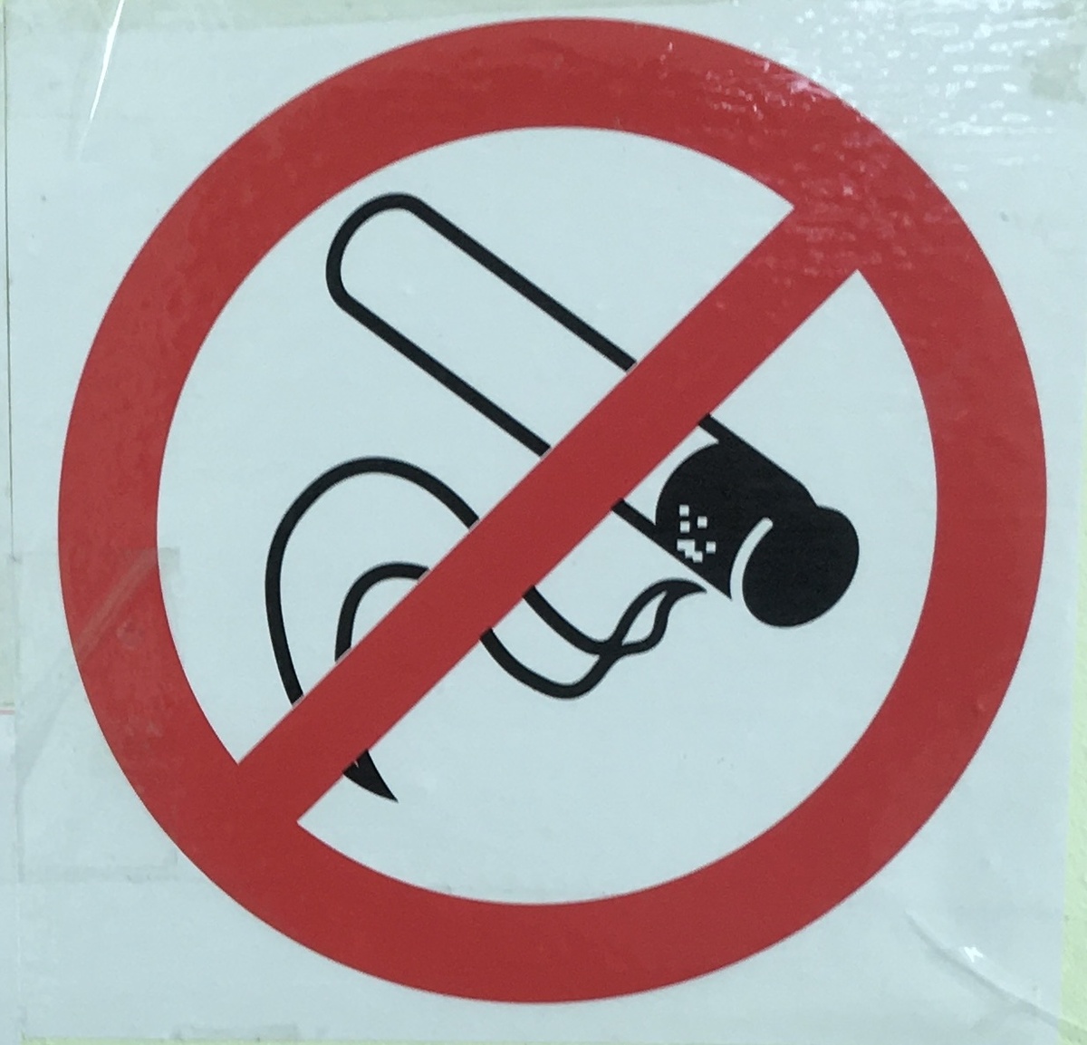  Что же с курением в Республике Дагестан?! С курением не все так однозначно. С одной стороны здесь очень много курящих людей. Особенно мужчин. У женщин здесь не принято курить.-2