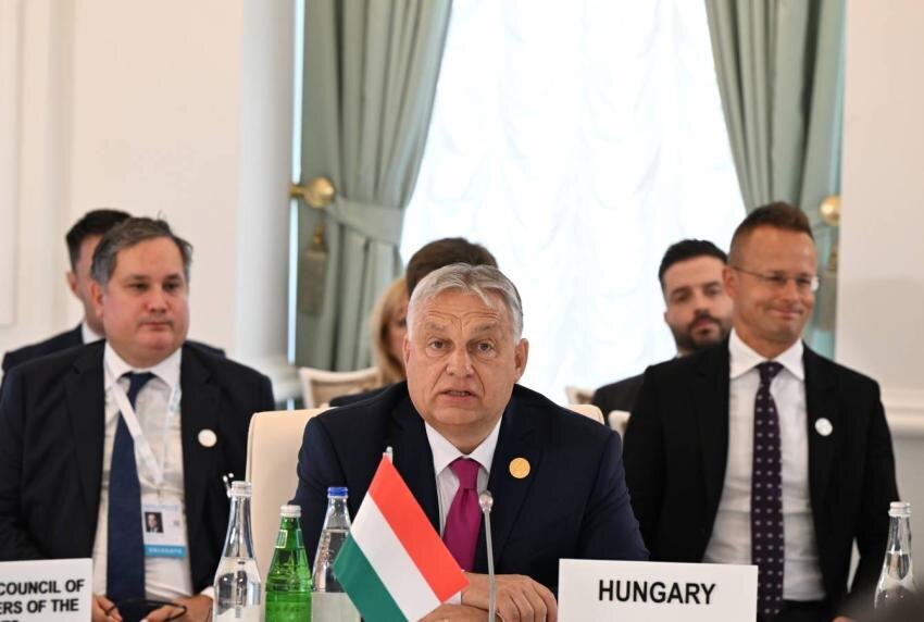 Орбан и президент Узбекистана в Шуши подписывают двусторонние соглашения Вступивший в должность председательствующего в Евросоюзе премьер-министр Венгрии Виктор Орбан тут же совершил умопомрачающее...-2