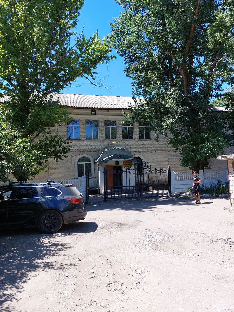 Бывший садик, бывший храм, теперь скит