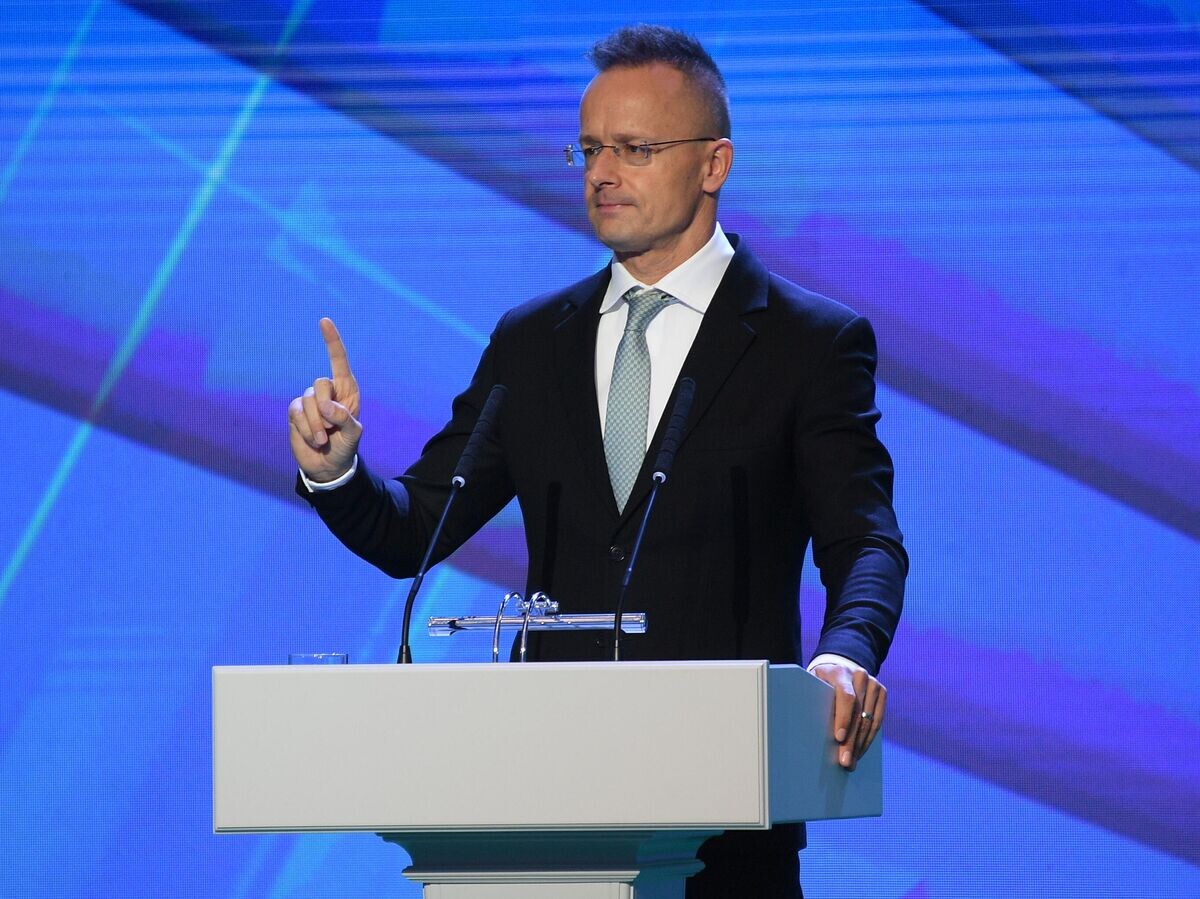    Министр иностранных дел и внешней торговли Венгрии Петер Сийярто выступает на международной конференции высокого уровня "Евразийская безопасность: реальность и перспективы в трансформирующемся мире" в Минске© РИА Новости / Виктор Толочко