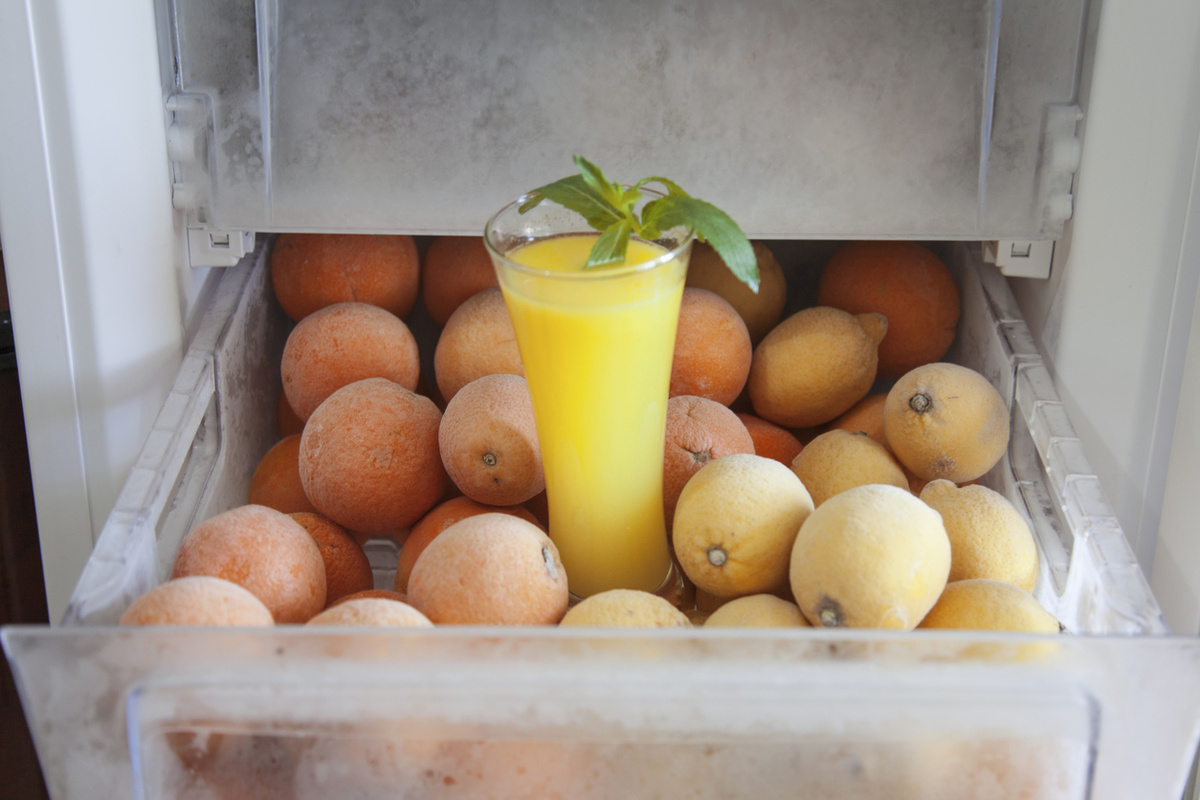 Перед приготовлением лимонада обязательно заморозьте апельсины или лимоны