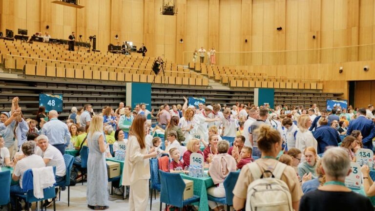    Победителей конкурса «Это у нас семейное», где участвуют оренбуржцы, назовут 8 июля Андрей Севостьянов