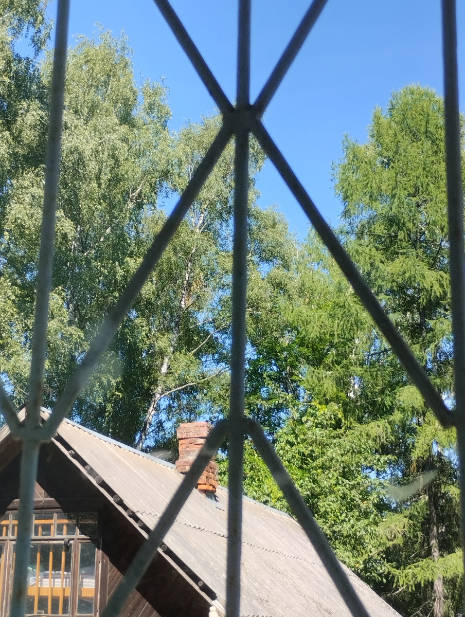 Оно действительно может скоро упасть.