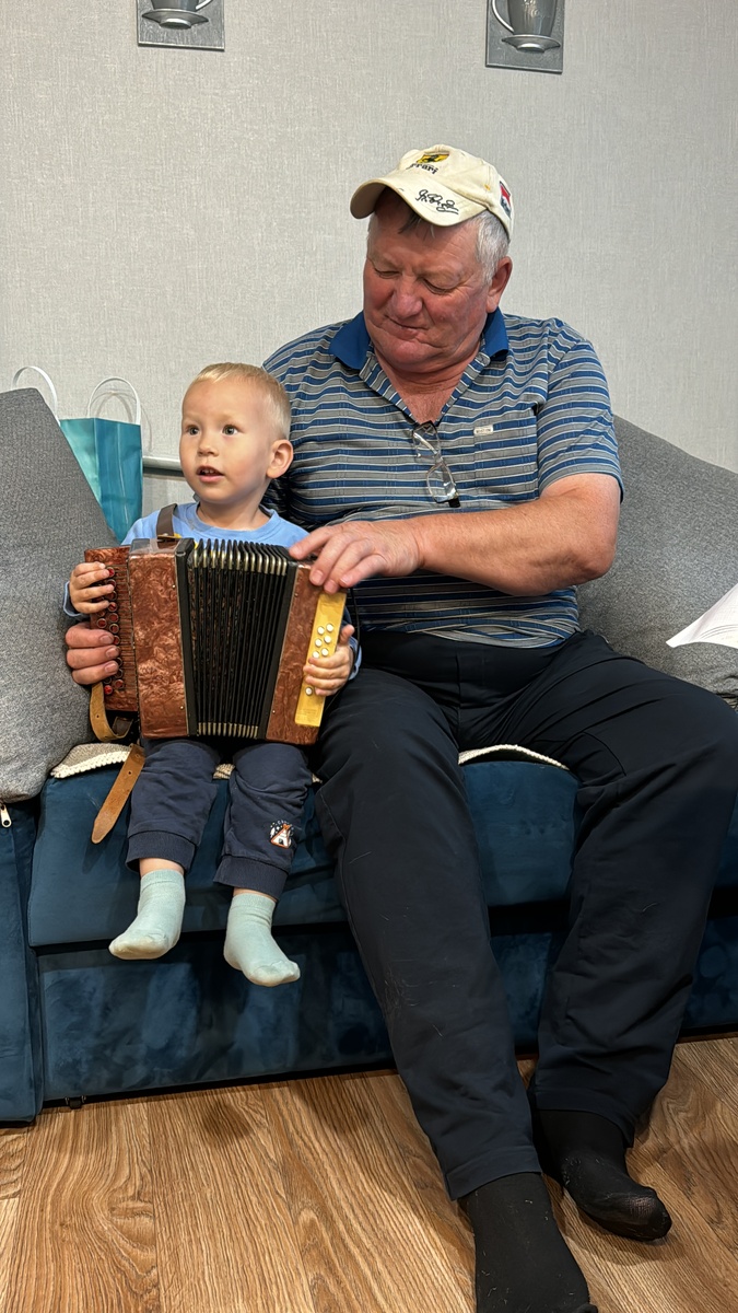 Дед с внуком (Сава - последняя надежда папы 😂)