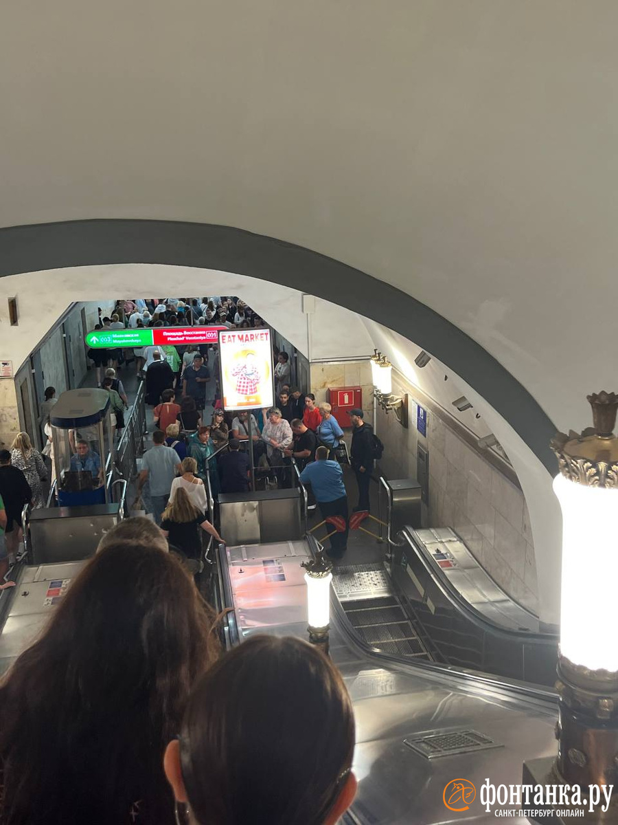 Петербургский метрополитен был вынужден закрыть выход со станции «Площадь Восстания» к Московскому вокзалу из-за непогоды, сообщает 7 июля пресс-служба предприятия.