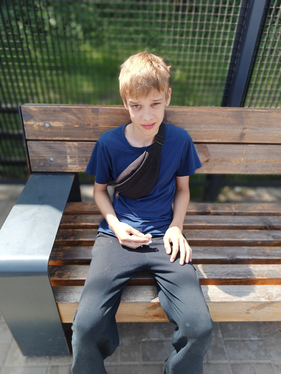 Из дома с кусочком бинта.