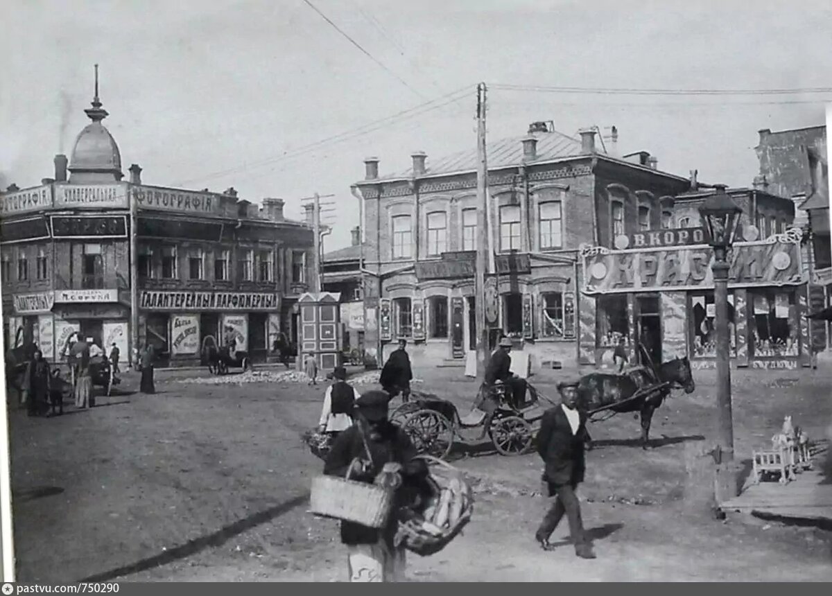 нищета, пестрота и колорит, конечно, притягивают
