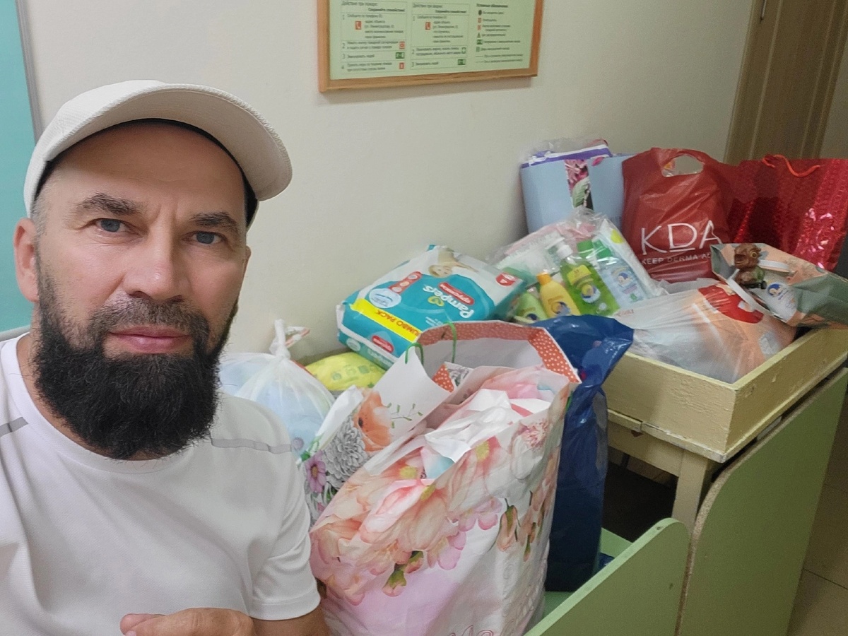    В Иванове молодожены отдали подарки лежачим больным