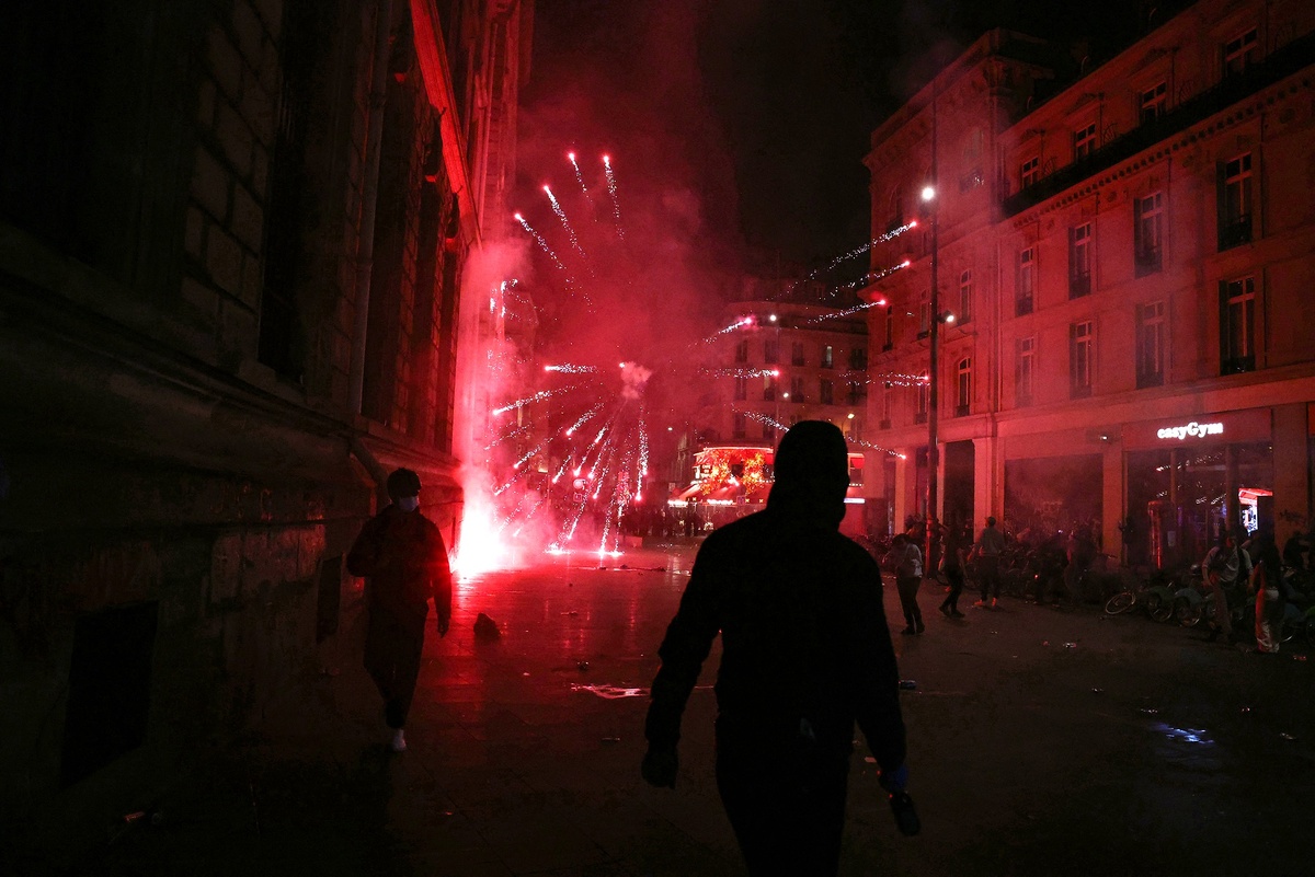  📷 📷 📷 📷 📷 📷 📷   В Париже протесты против выборов перешли в массовые беспорядки