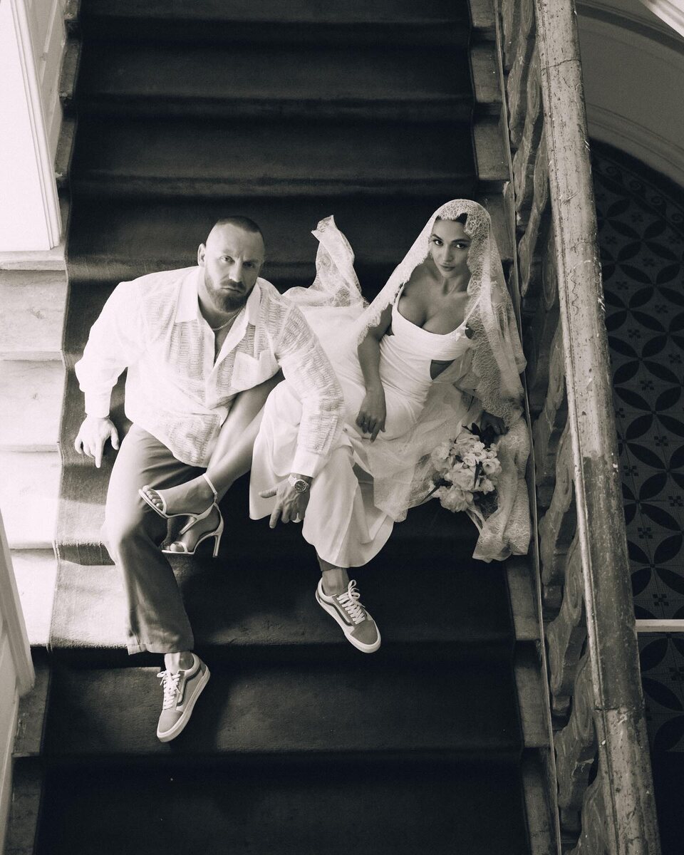 Единственное, ради чего я могу отдать все, что у меня есть, это моя жена и моя семья🕊️
 
А когда её светлые глаза сияют, моё сердце тихо ликует и учащенно бьется от радости, именно тогда я понимаю, что у меня в жизни все отлично, ведь рядом со мной та самая!