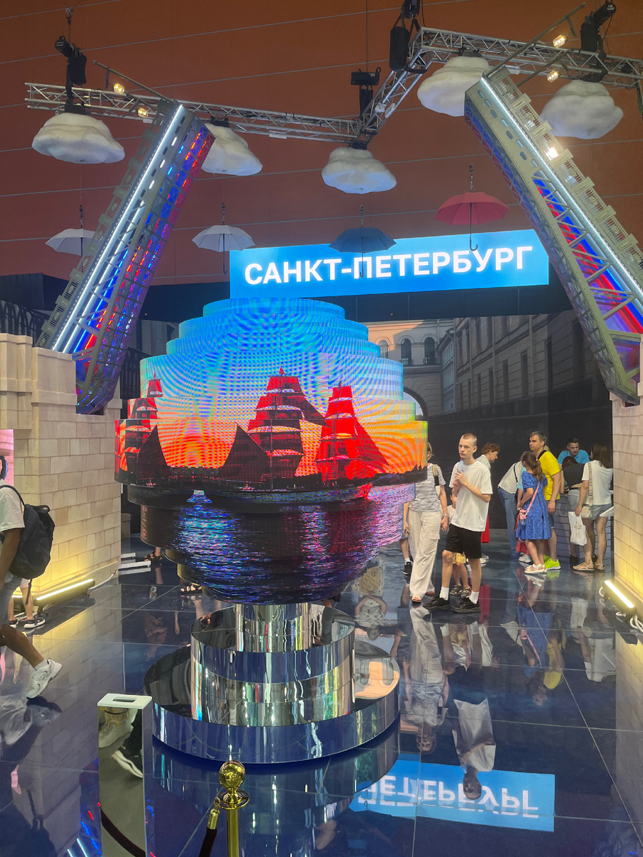 Стенд Санкт-Петербурга отдельно от Ленинградской области