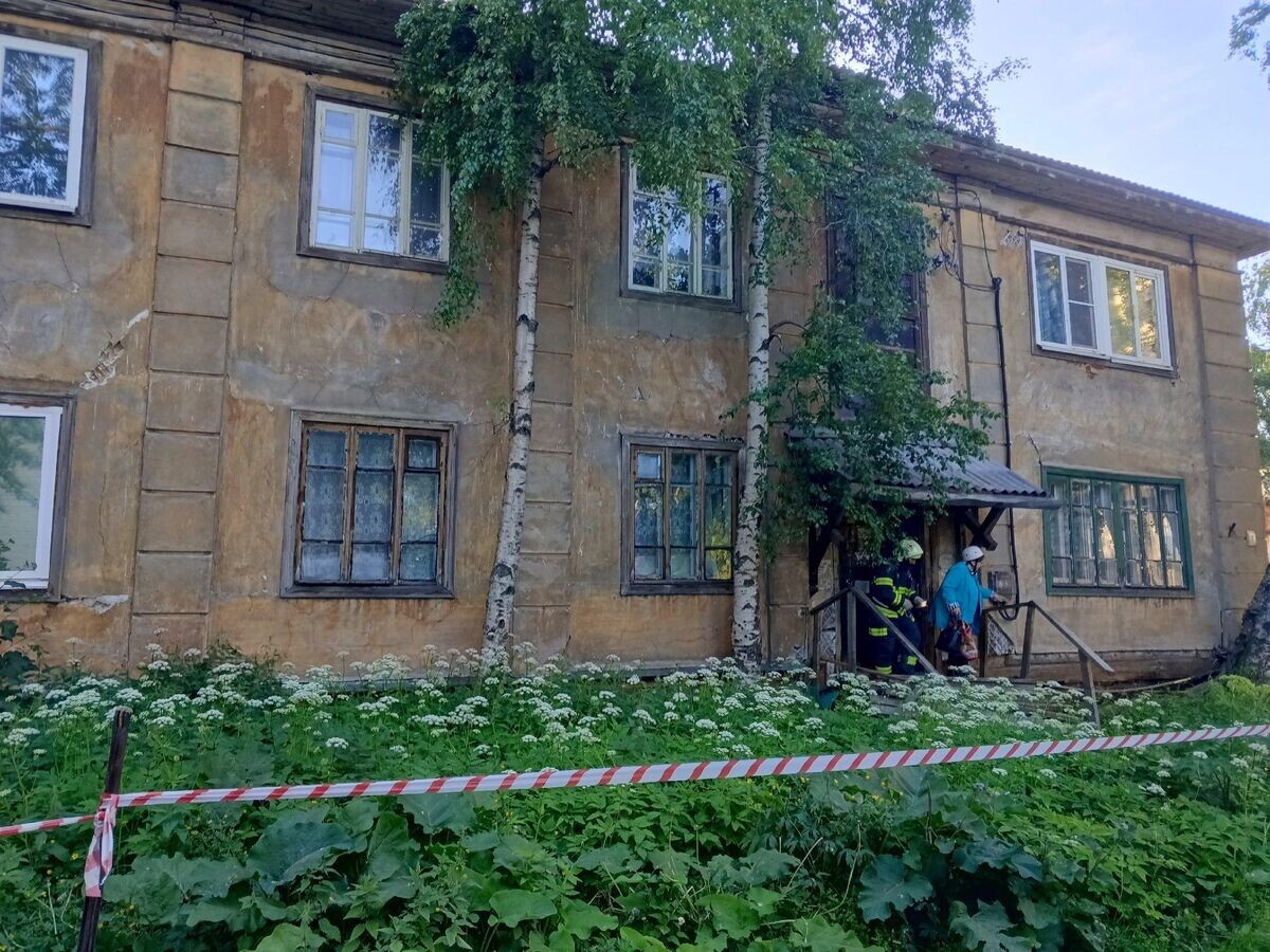    Жилой дом на улице Куликова в Архангельске сошел со свай© Фото : Служба Спасения им. И.А. Поливаного/ВКонтакте