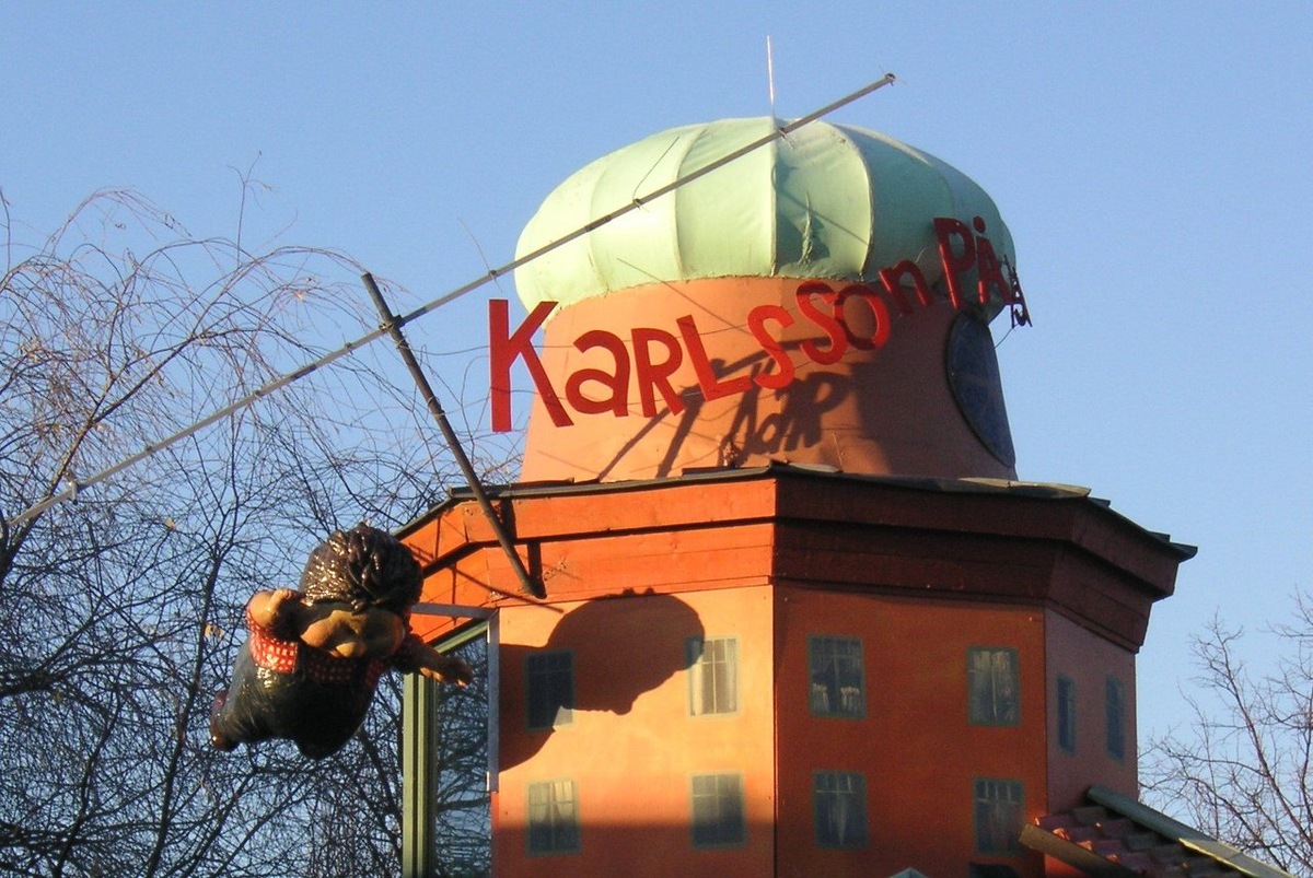 памятник Карлсону в Стокгольме