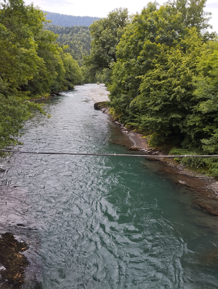 Река Белая, а цвет вод — изумрудный