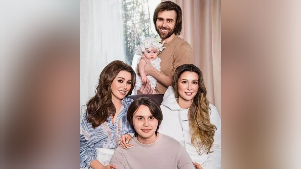 Анастасия Заворотнюк с мужем и тремя детьми: Майкл, Анна и Мила