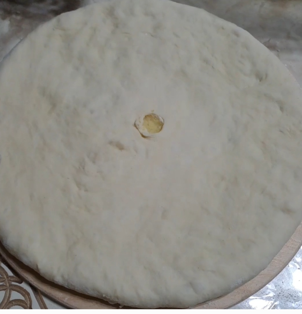 После оставляем на час. Тесто разделяем на три части.