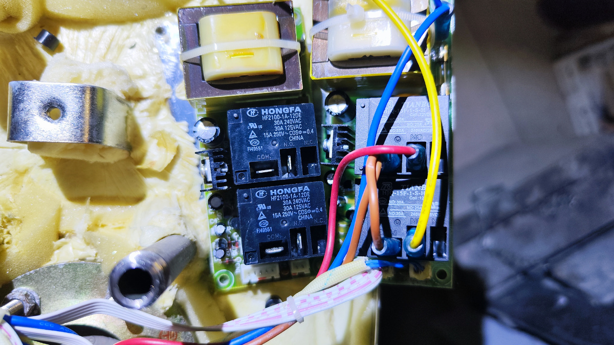 это новый и старый блоки рядом