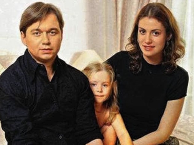 на фото Анна Ковальчук, Анатолий Ильченко и их дочь Злата