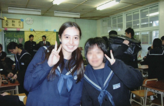 Школьные фото Нисиды, глаза тоже чуть пошире, выходит