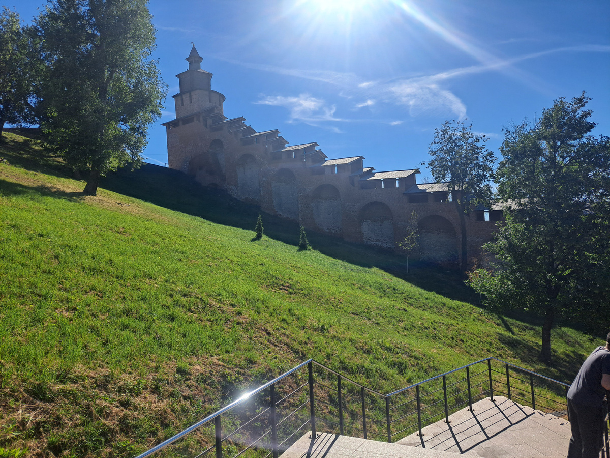 Кремль летом - про цветы, про тени, про виды, про то что любишь больше всего.