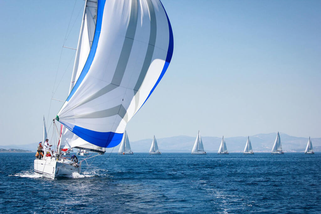 Каждый сам, но всё равно мы вместе плывём в одном направлении.