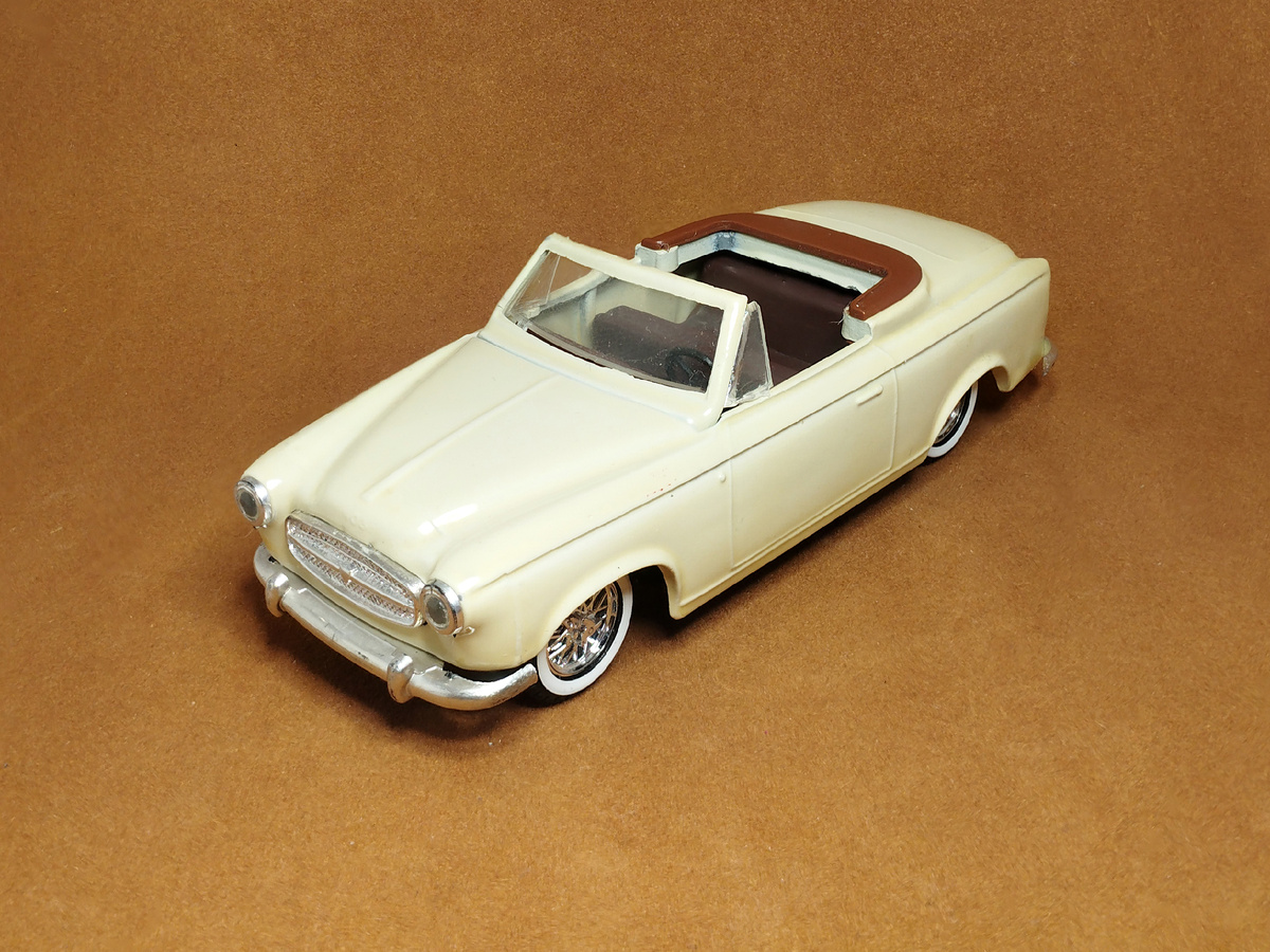 Рис. 1. Модель автомобиля Peugeot 403 в масштабе 1:43 до выполнения работ 